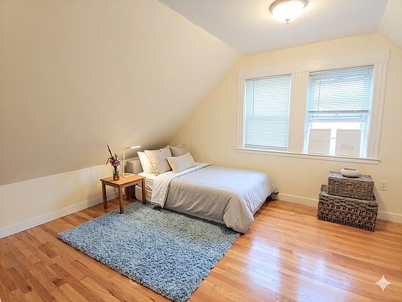 4th image of 219 N Harvard St #219