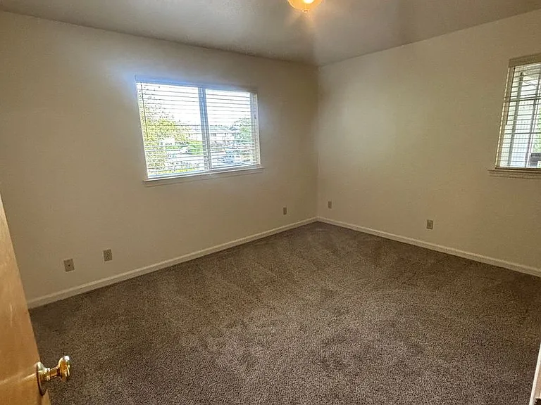 1461 Larissa Cir — Photo 5