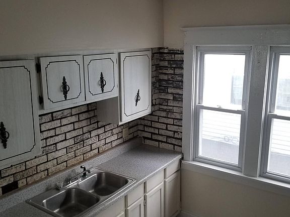 2nd image of 60 Brunswick Blvd #2
