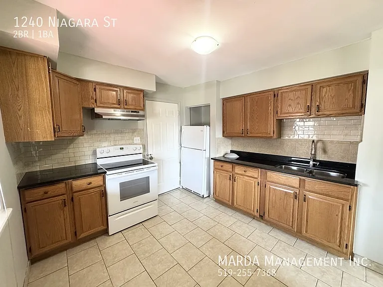 1240 Niagara St — Photo 7