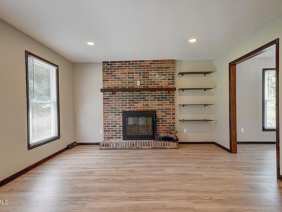4th image of 14353 Heather Dr