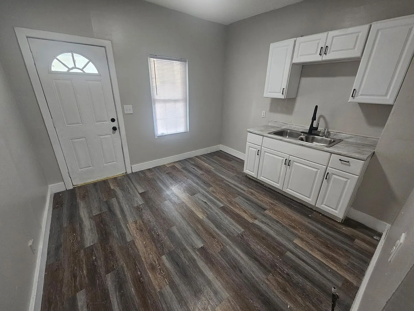 Charming Duplex Unit Near Downtown Cleveland — Photo 4