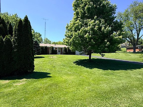 3rd image of 2705 Ash Dr