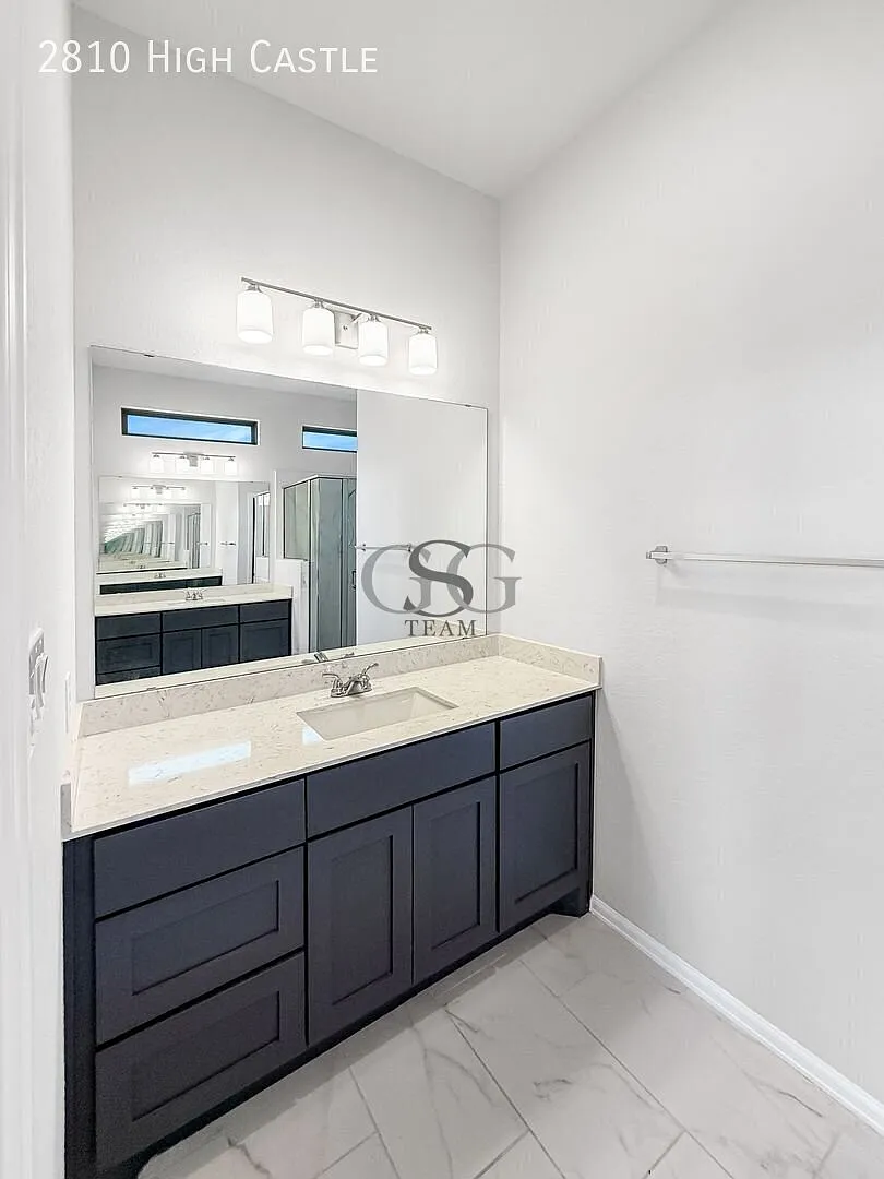 Like-new 2024 Perry Homes build in Ladera! — Photo 4