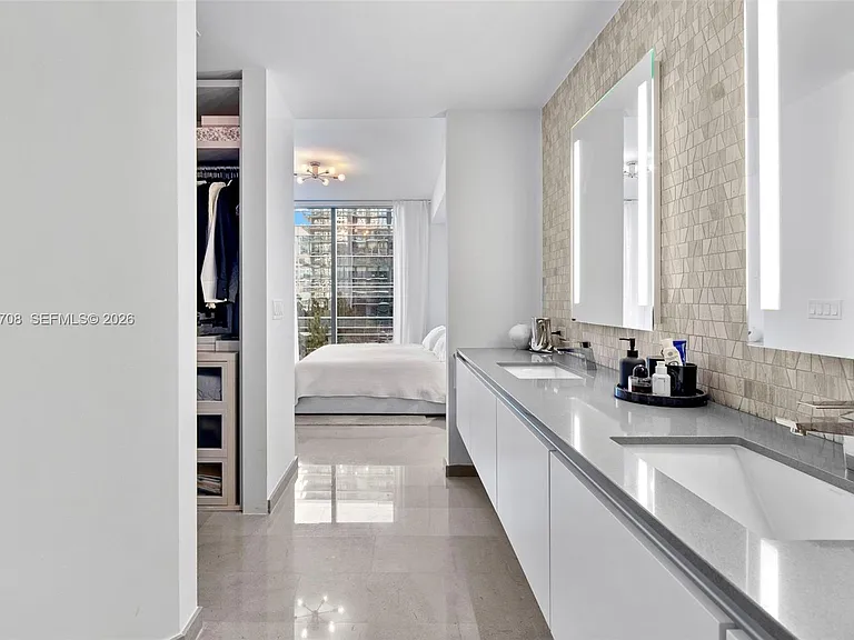 88 SW 7th St #809 — Photo 16