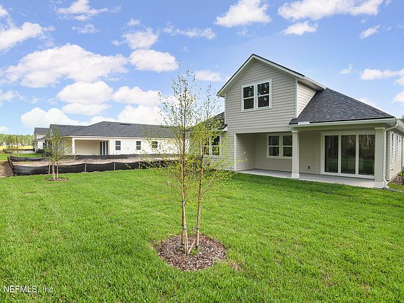 4th image of 212 THORNBERRY Way