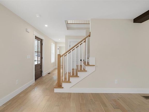 3rd image of 234 Kingstown Rd