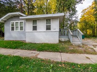 237 N 19th St, Decatur, IL 62521