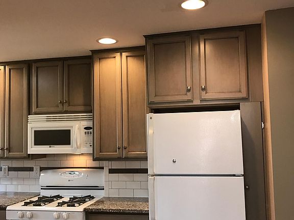 2nd image of 1150 1/2 Northwest Blvd