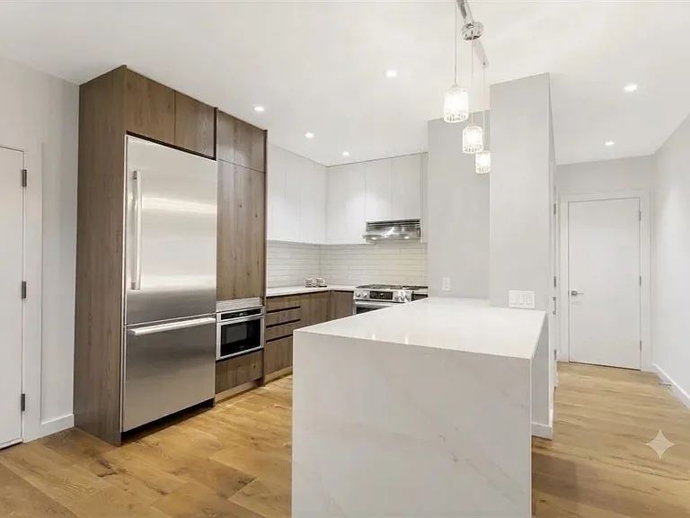 15 Warren St #334 — Photo 2