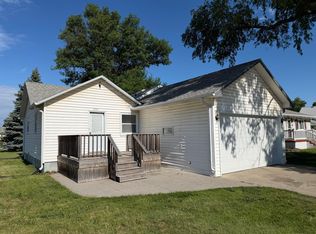 879 Minnesota Ave SW, Huron, SD 57350