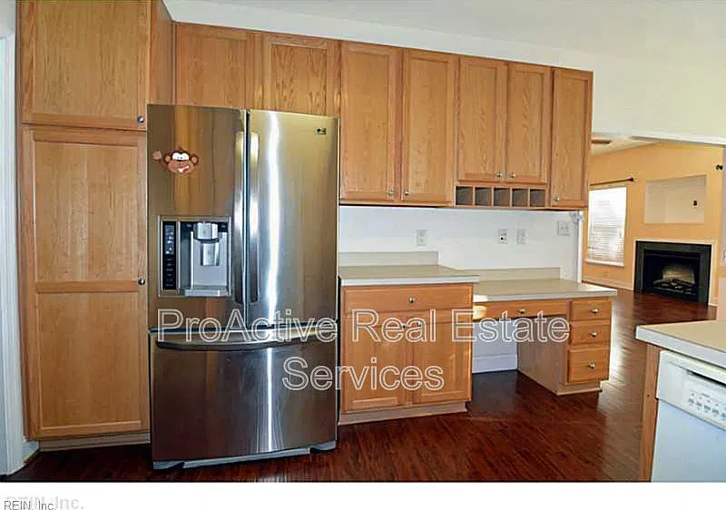 3 bed, 2.5 bath, 2008 sqft, $2,800 — Photo 4