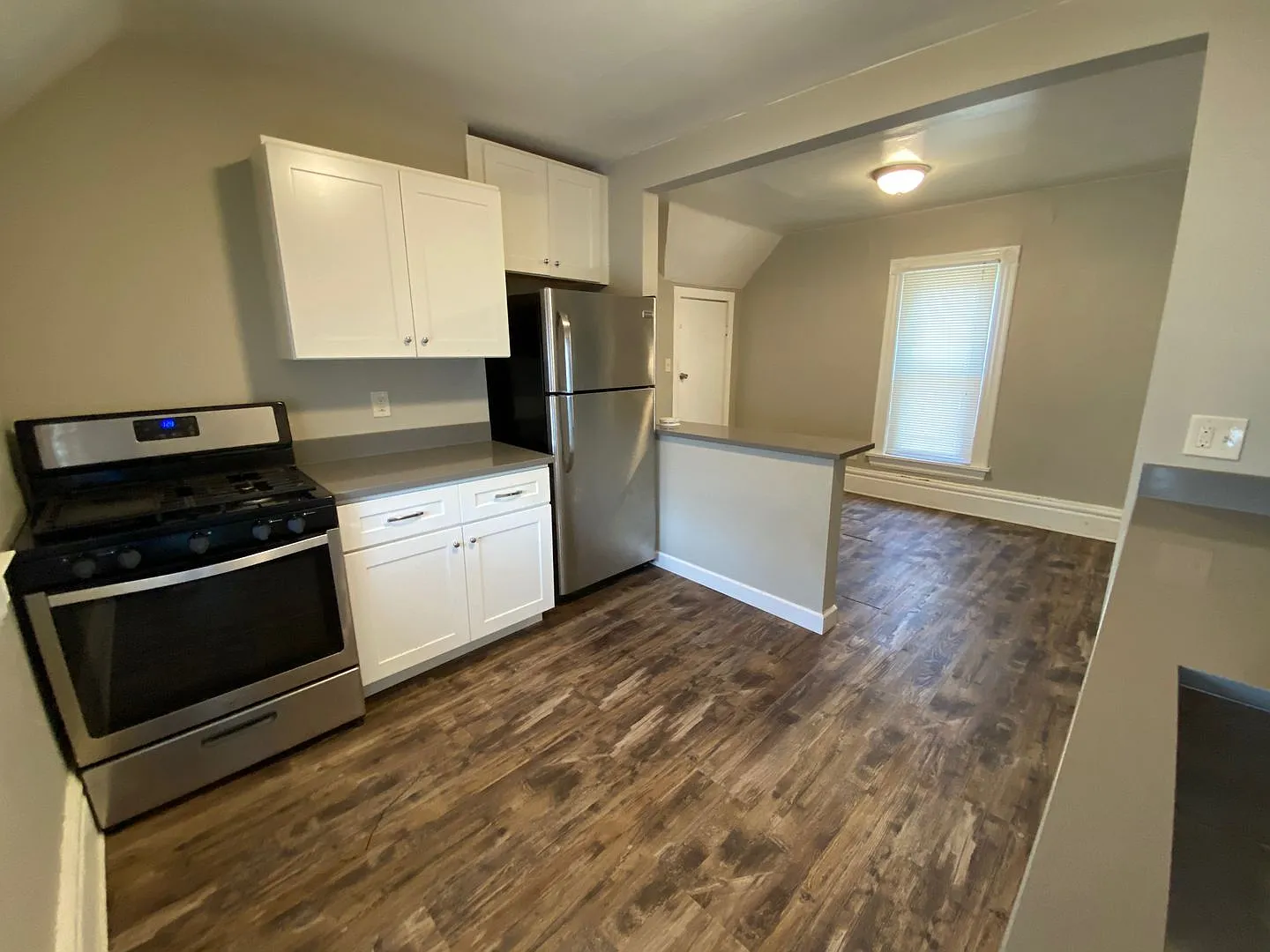 652 Chatham NW — Photo 3