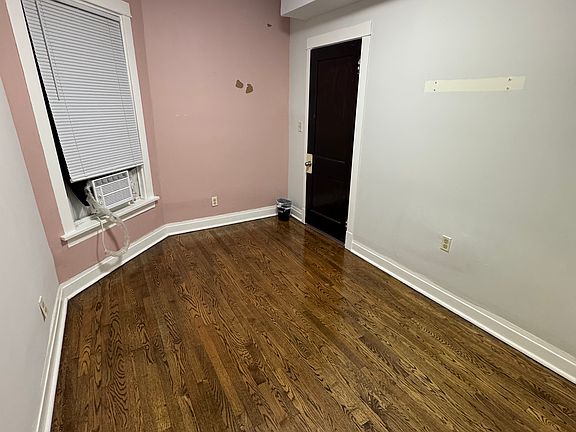 4th image of 920 N Avers Ave APT 2