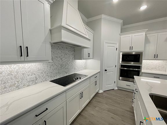 5th image of 8913 Glade Dr