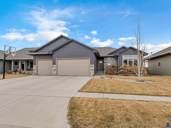 6413 S Vineyard Ave, Sioux Falls, SD 57108
