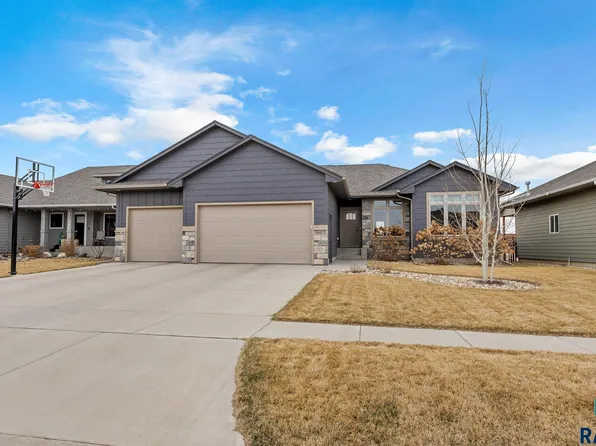 6413 S Vineyard Ave, Sioux Falls, SD 57108