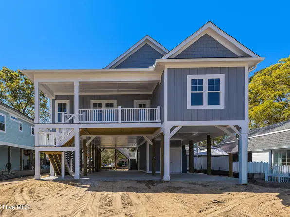 125 NW 19th Street, Oak Island, NC 28465