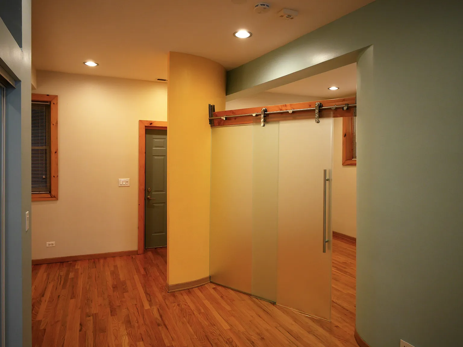 1 bed, 1100 sqft, $2,185 — Photo 1