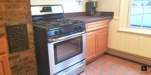 Rented by R New York