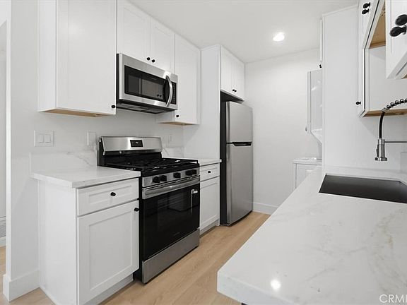 4th image of 307 N Tustin Ave #A