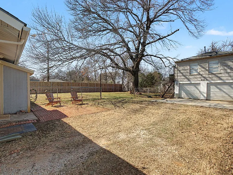422 N Pecan St — Photo 25
