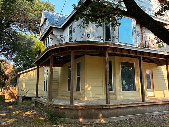 3rd image of 211 N Pleasant St