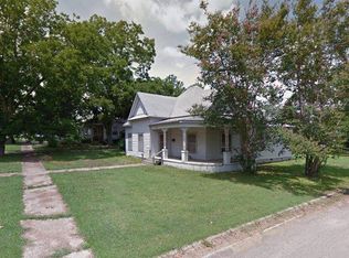 511 N 6th St, Hugo, OK 74743