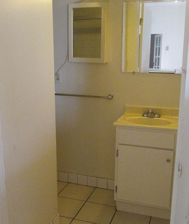 1st image of 1019 Missouri St APT 3