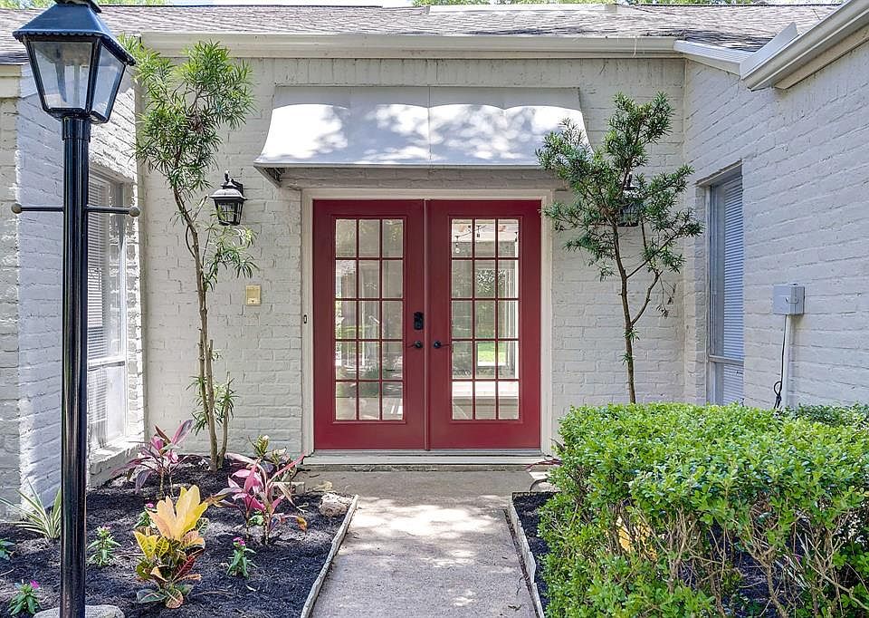 Beautifully updated one story home in the Energy Corridor.