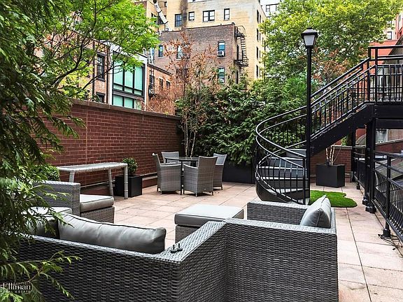 4th image of 157 E 74th St #3B