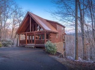 2425 N School House Gap Rd, Sevierville, TN 37876