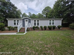 295 Groves Point Cir, Hampstead, NC 28443