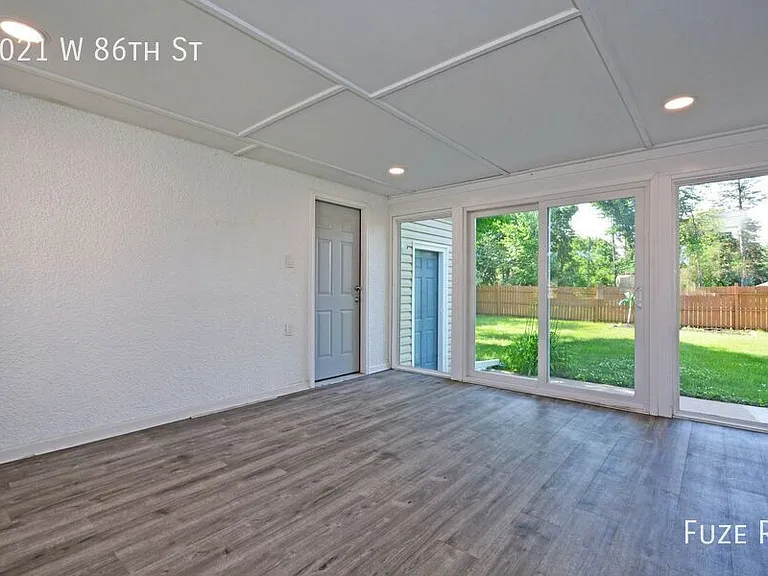 1021 W 86th St — Photo 22