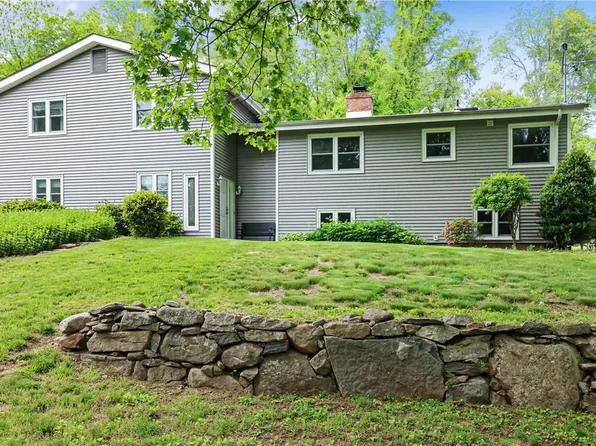 15 Finnerty Place, Putnam Valley, NY 10579