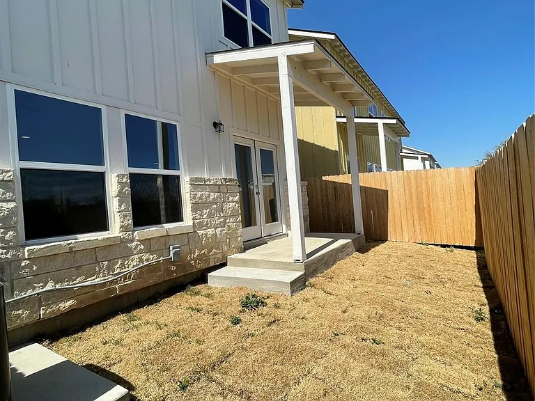 232 Sapphire — Photo 30