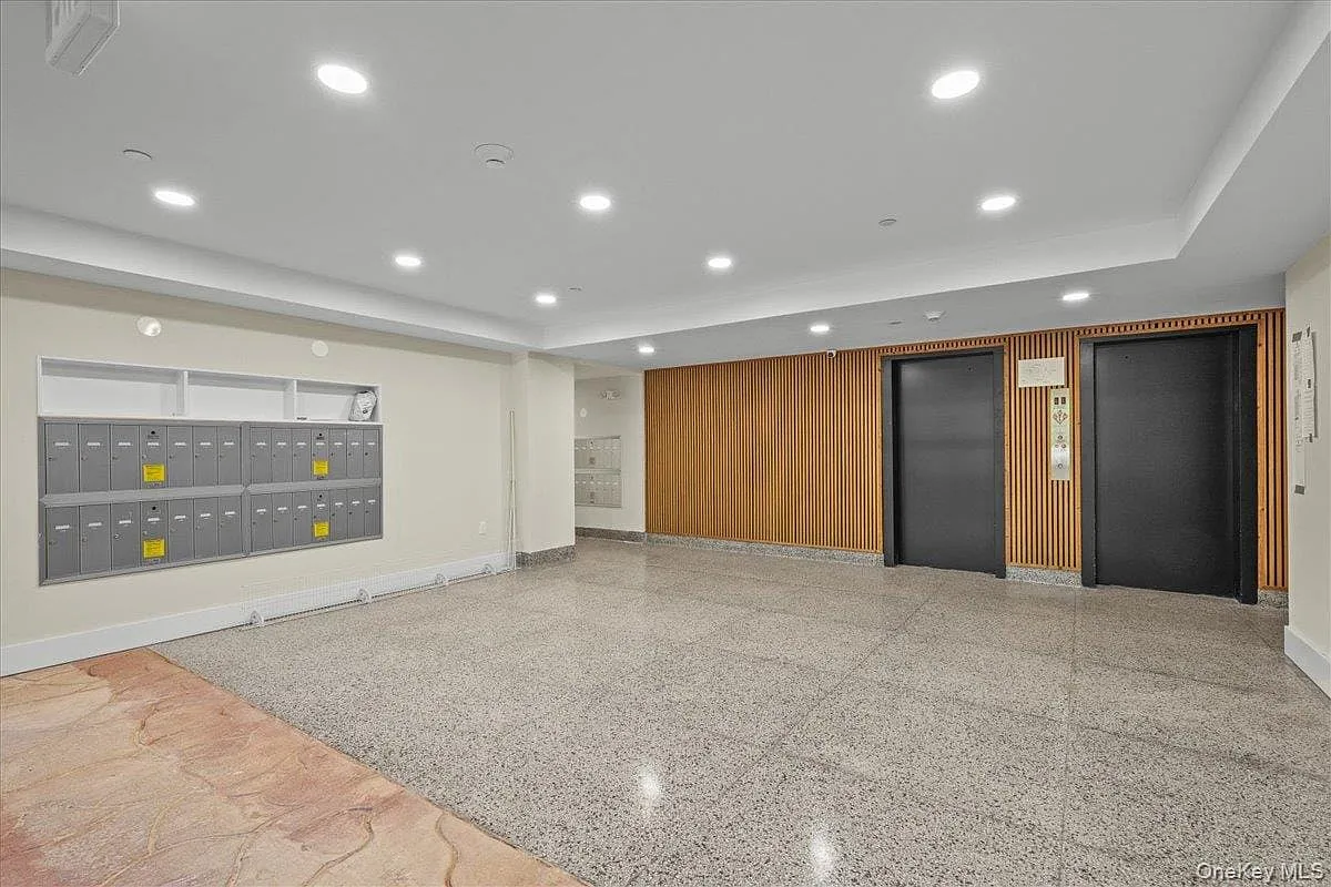 2 bed, 1.5 bath, 993 sqft, $2,895 — Photo 4