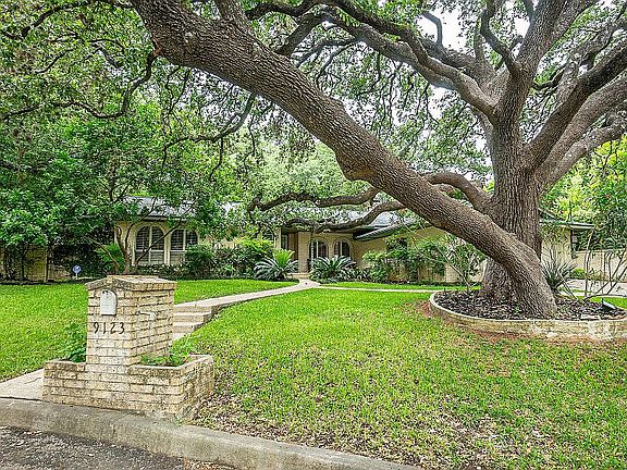2nd image of 9123 Oak Downs Dr