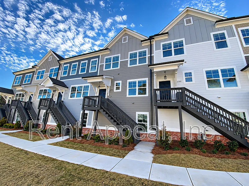 3779 Oxford Cir