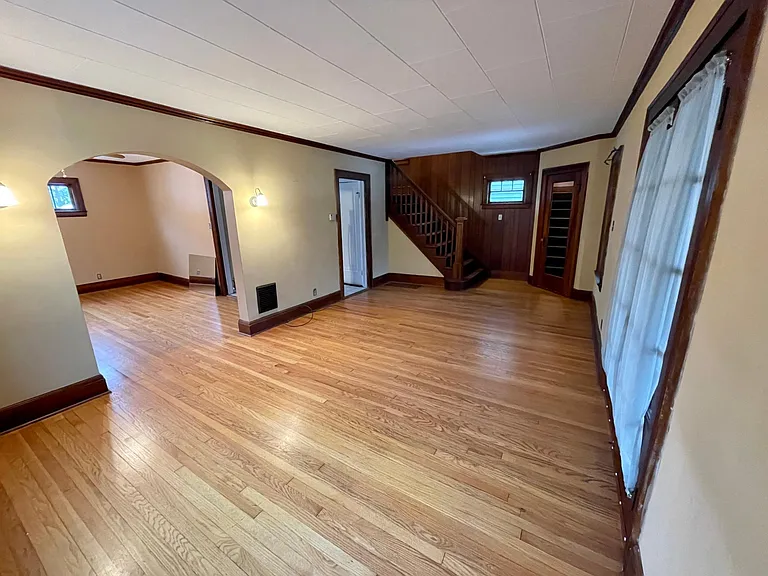 714 Schuyler St — Photo 3