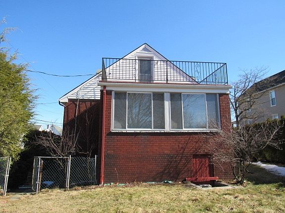 4th image of 800 Welty St