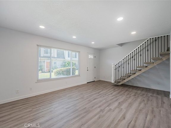4th image of 10062 Ellis Ave