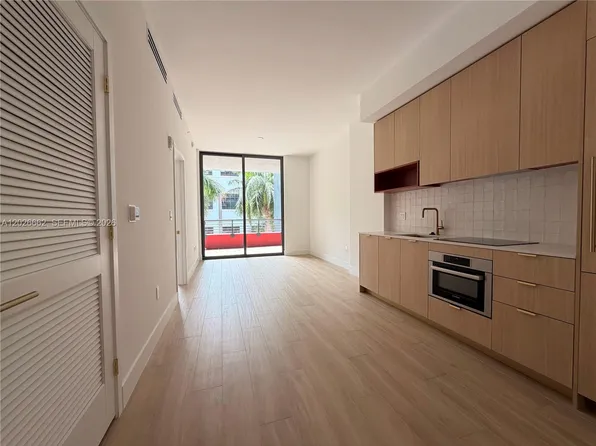 90 NE 32nd St, Miami, FL