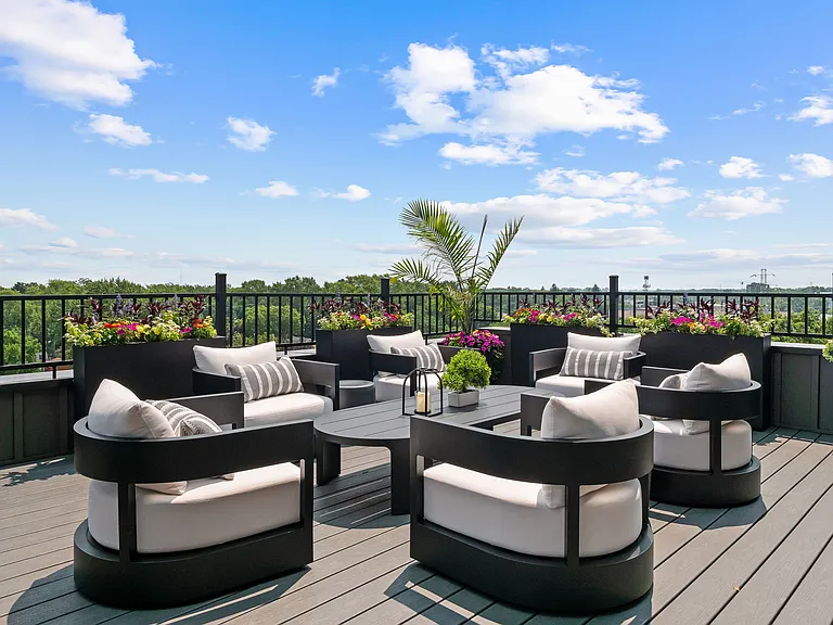Exclusive Sky Lounge