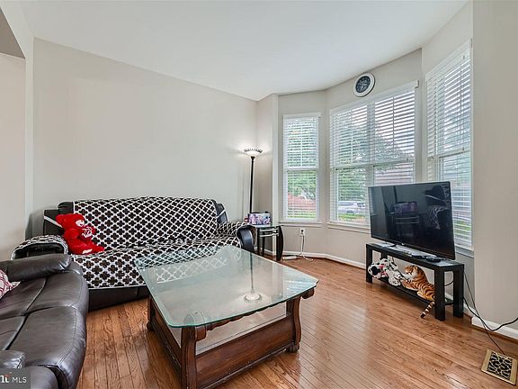 4th image of 815 Anna Ln