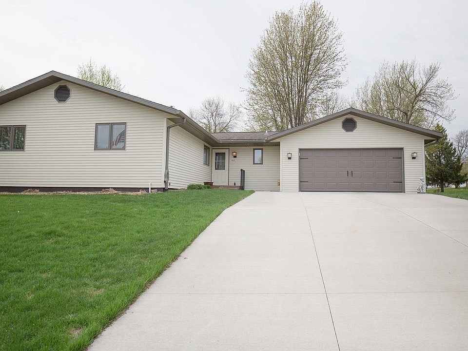 1st image of 425 Emerald Dr
