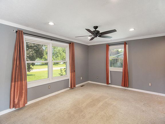 4th image of 11314 Rosewood Ave