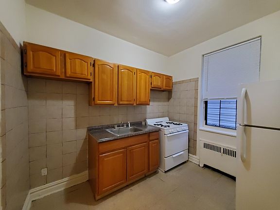 2nd image of 222 Jewett Ave #1