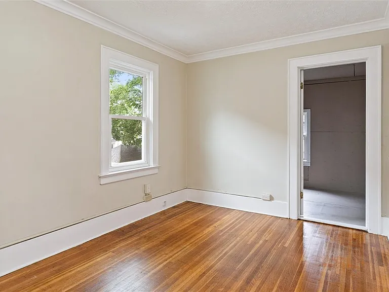 19 Genesee Park Blvd — Photo 32