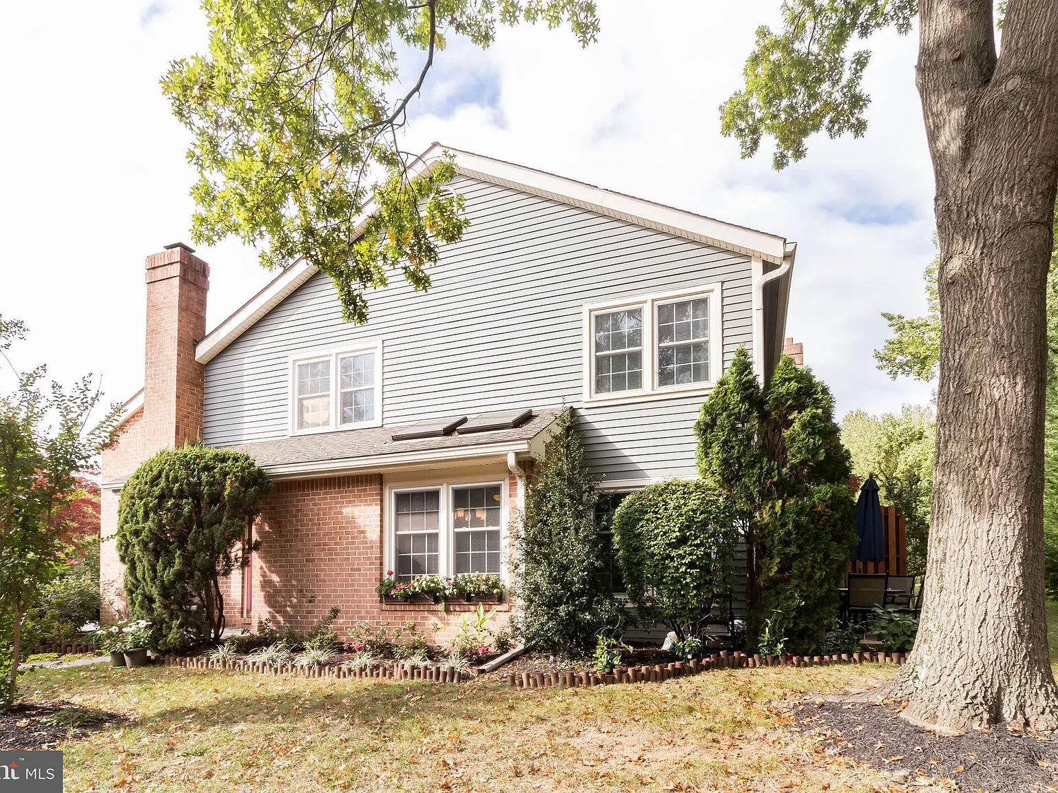 3 bed, 2.5 bath, 1983 sqft, $3,400 — Photo 2